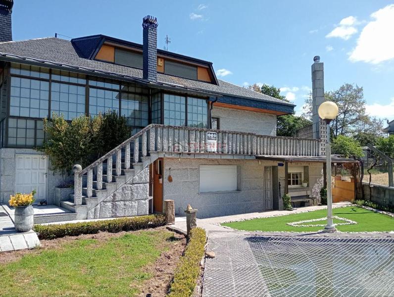 Foto 74635c3a-59a1-4d92-a227-b3437adcf4e5. Chalet con riscaldamento parcheggio piscina in San Cibrao das Viñas