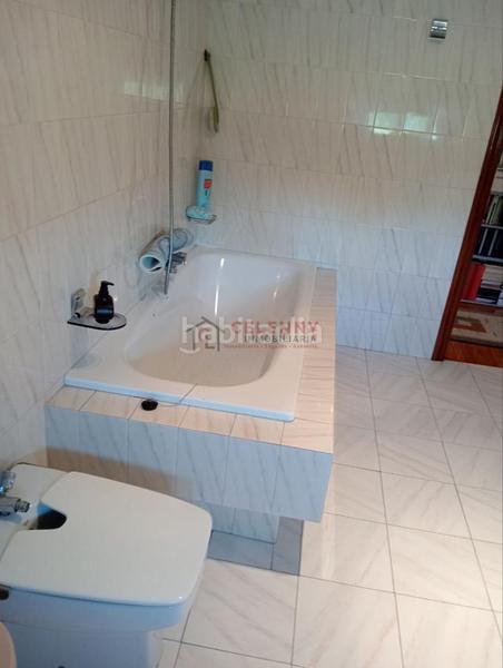 Foto a6069ffb-37e3-48ce-9229-6142ce3ffb49. Chalet con riscaldamento parcheggio piscina in San Cibrao das Viñas