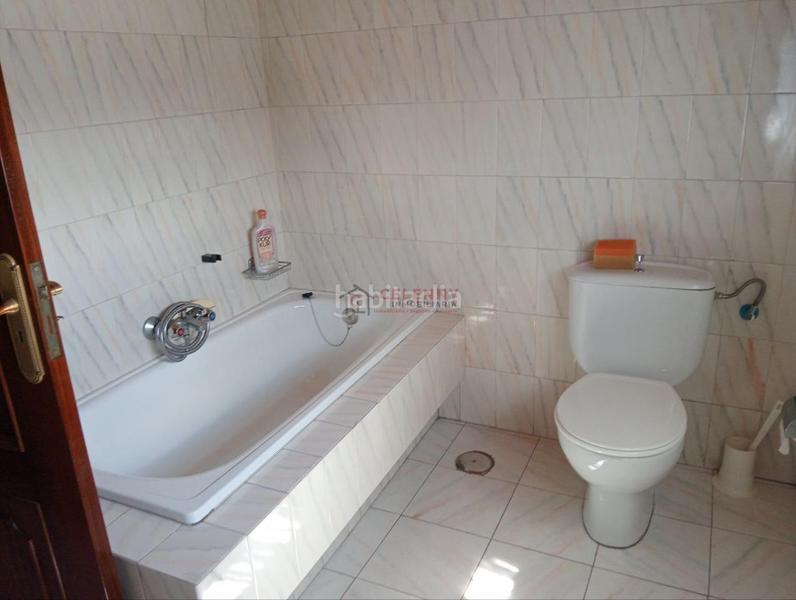 Foto cb03da13-2652-416d-8dc5-c31f40e88e8f. Chalet con riscaldamento parcheggio piscina in San Cibrao das Viñas