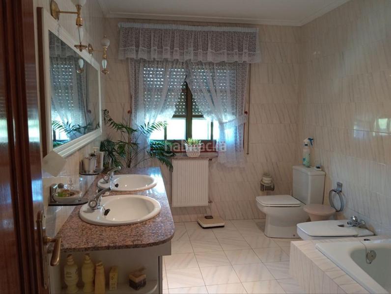 Foto d3172a08-ac7c-43cf-aeac-fede552f9086. Chalet con riscaldamento parcheggio piscina in San Cibrao das Viñas