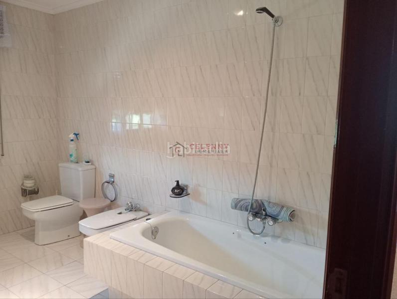 Foto de2a8ee8-a259-4fcf-99d5-f31ec1fa90ca. Chalet con riscaldamento parcheggio piscina in San Cibrao das Viñas