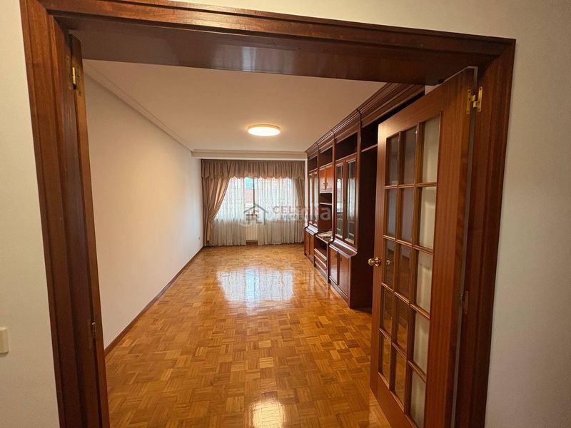 Foto 013b240d-630f-41c4-b1c0-2cb54820bbf1. Rent flat with heating parking in Centro Ourense