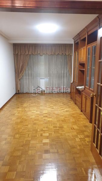 Foto 27e28fda-58c3-4498-a996-74a82332c960. Rent flat with heating parking in Centro Ourense