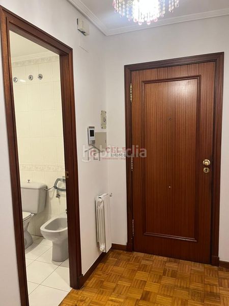 Foto 5eb5b11b-fbd8-405e-b1a7-92bdbb481400. Rent flat with heating parking in Centro Ourense