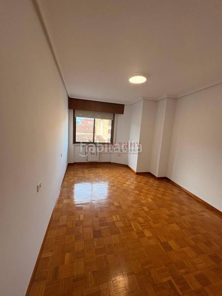 Foto 7834c57e-7278-4633-874a-85e122c766f8. Rent flat with heating parking in Centro Ourense