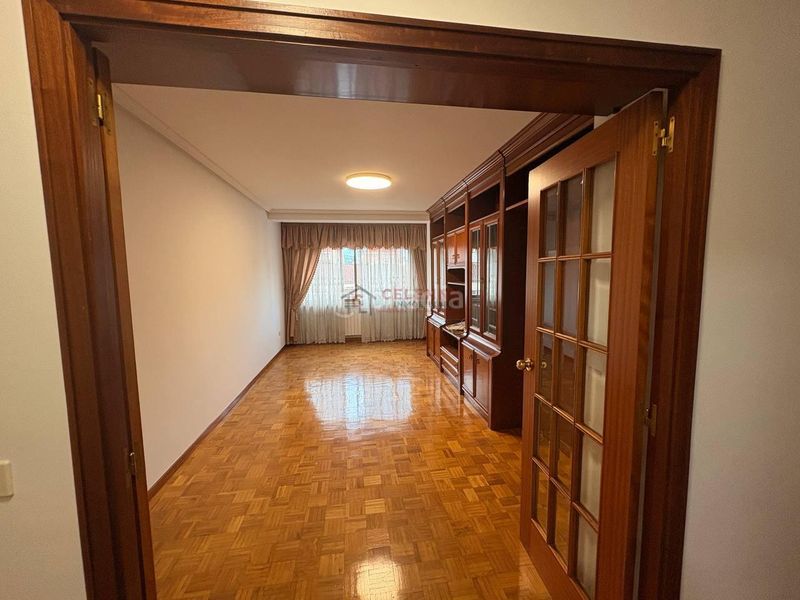 Foto d119165a-3577-4b08-83a4-ffc7220c166c. Rent flat with heating parking in Centro Ourense