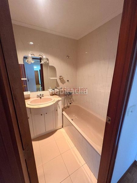 Foto df80de13-eedc-41a6-8c69-170da112f6fa. Rent flat with heating parking in Centro Ourense