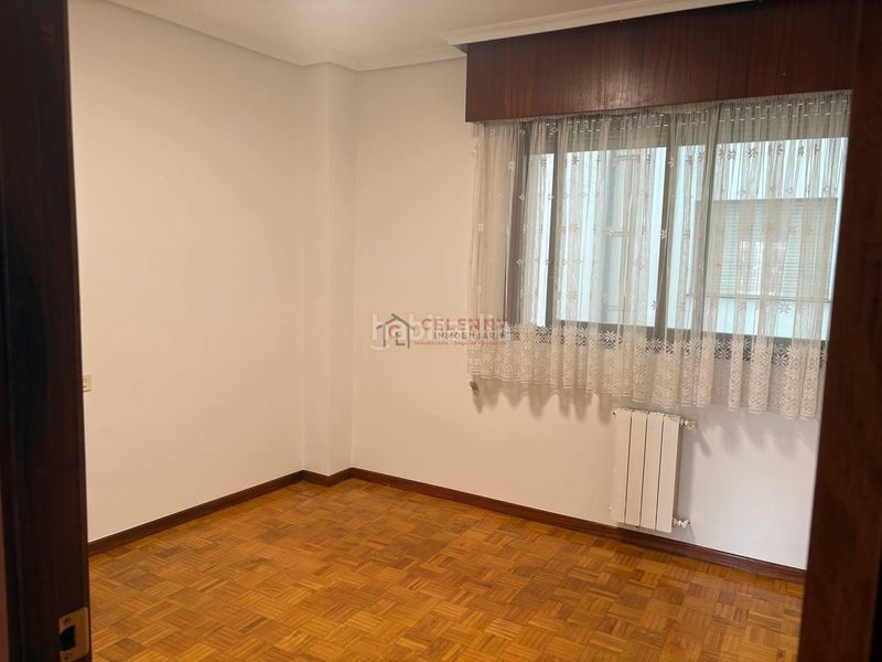 Foto e7a6159a-72d6-4ace-b4a8-a2af97a620da. Rent flat with heating parking in Centro Ourense