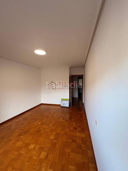 Foto 13f3467a-e3f5-485d-8355-4faf6acb58f2. Alquiler piso en Centro Ourense