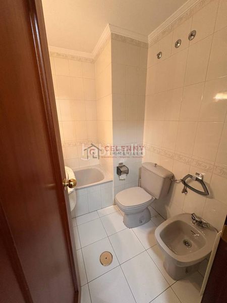 Foto 7efa8789-6d61-4adf-8493-8df2b357aeb7. Alquiler piso en Centro Ourense