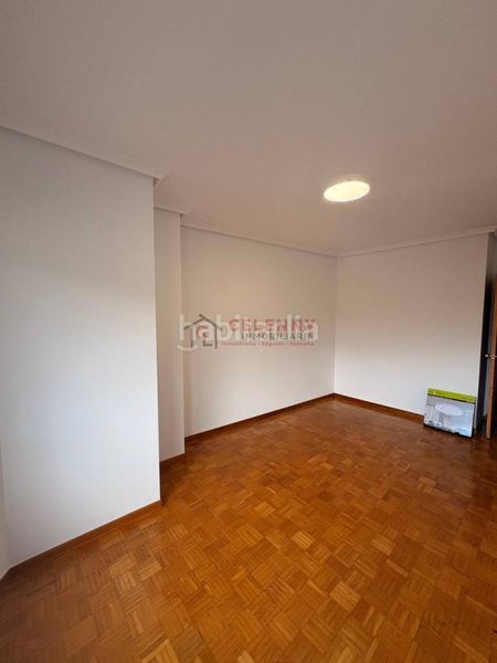 Foto d0564c40-3eb2-4111-bb93-05017361be0c. Alquiler piso en Centro Ourense