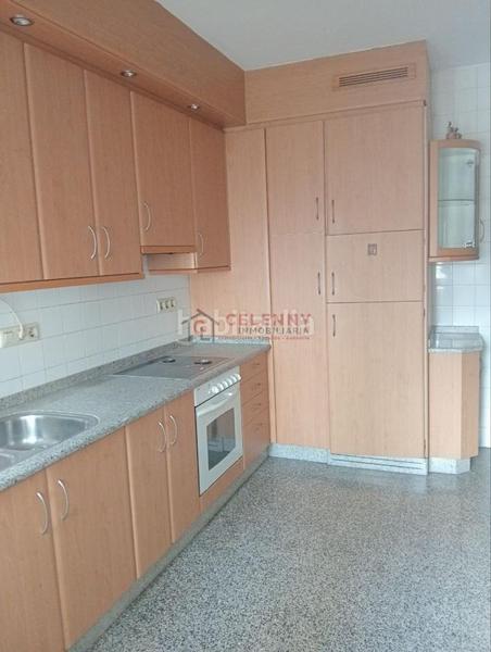 Foto 2e6fe2e7-2ca7-4988-a762-4b280659ffc4. Appartamento con riscaldamento in Centro Ourense
