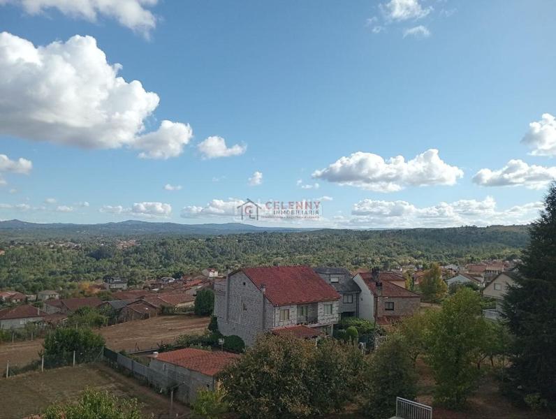 Foto 3ad700f2-668a-4e4f-bbd8-2be5effc8aed. Xalet amb calefacció aparcament piscina a Toén