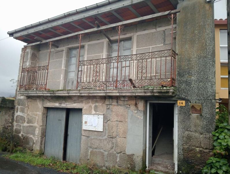 Foto cfde69bc-ec63-44e4-93f7-ee01a2847f51. Semi detached house with heating in Xunqueira de Espadanedo