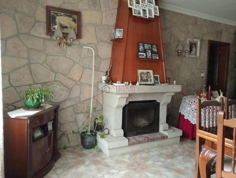 Foto a2c1b282-c1d8-4b93-aff2-133c5c0a27ca. Xalet amb calefacció aparcament a Lalín