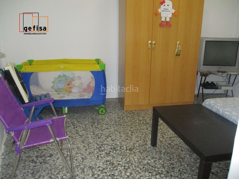 Foto a3e5e1a5-d84b-4fc5-a14e-6dae66e8b00c. Casa amb aparcament a Valdepeñas