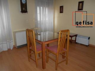 Casa a Valdepeñas. Casa en venta en seis de junio, 6 dormitorios.