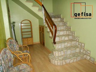 Casa a Valdepeñas. Casa en venta en seis de junio, 6 dormitorios.