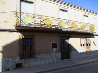 Casa en Valdepeñas. Casa en venta en convento, 6 dormitorios.