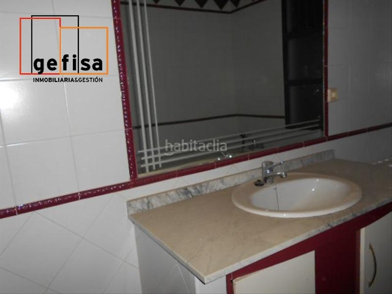 Foto d10d3129-8a82-4687-bbf8-86f0ec229144. Capannone industriale in Valdepeñas