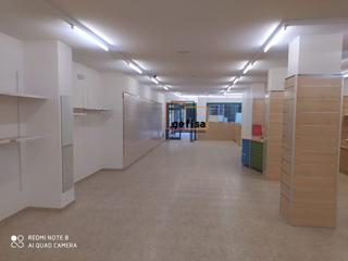 Miete Geschäftsraum in Valdepeñas. Local en alquiler en centro.