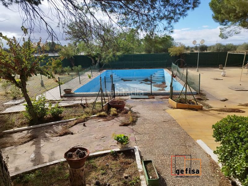 Foto bff8faff-e20b-40ce-a537-70588ffa1574. Xalet amb aparcament piscina a Valdepeñas