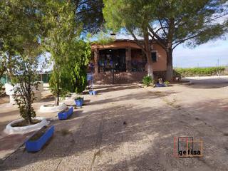 Xalet a Valdepeñas. Chalet en venta en aguzadera, 6 dormitorios.
