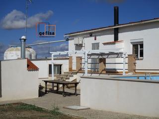 Chalet à Valdepeñas. Chalet en venta en baños del peral, 3 dormitorios.