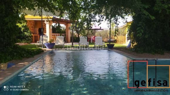 Foto f4dcb01b-4938-44e4-82eb-10e41504e805. Masia amb calefacció aparcament piscina a Valdepeñas