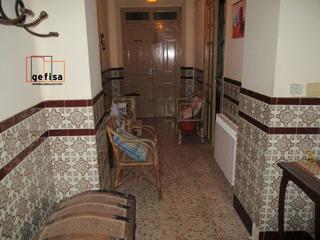 Haus in Valdepeñas. Casa en venta en centro salud, 5 dormitorios.