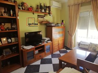 Casa in Valdepeñas. Casa en venta en convento, 3 dormitorios.