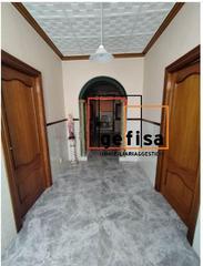 Maison à Valdepeñas. Casa en venta en convento, 5 dormitorios.