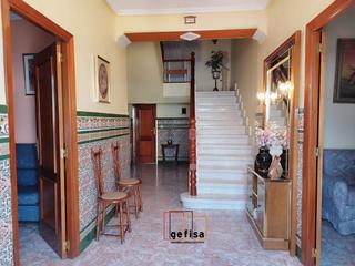 Maison à Valdepeñas. Casa en venta en convento, 5 dormitorios.