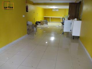 Local commercial à Valdepeñas. Local en venta en 1 de julio.