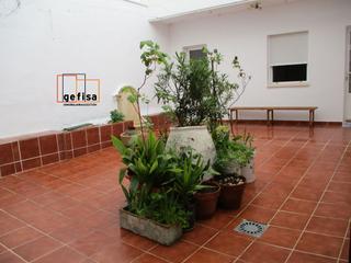 Casa en Valdepeñas. Casa en venta en barrio cachiporro, 5 dormitorios.