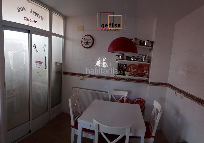 Foto 8a975cdb-dae0-4144-b7d3-1405c6aec6da. Chalet pareado en venta en sabeco, 4 dormitorios. en Valdepeñas