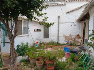 Casa en Valdepeñas. Casa en venta en barrio de los llanos, 8 dormitorios.