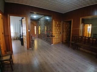 Casa en Valdepeñas. Casa en venta en centro, 8 dormitorios.