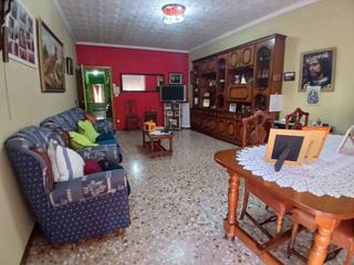 Casa a Valdepeñas. Casa en venta en buena, 4 dormitorios.