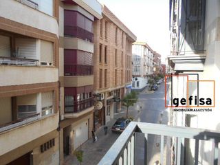 Pis en Valdepe�as. Piso en venta en centro, 4 dormitorios.