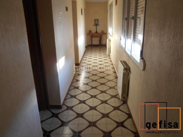 Foto 8c1011b2-5065-41b1-82ca-8f2f7b27a2dc. Casa amb calefacció aparcament a Valdepeñas