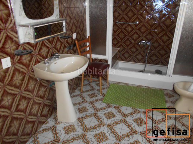 Foto acbf0795-a103-47f3-a52a-6f25c546ed78. Casa amb calefacció aparcament a Valdepeñas