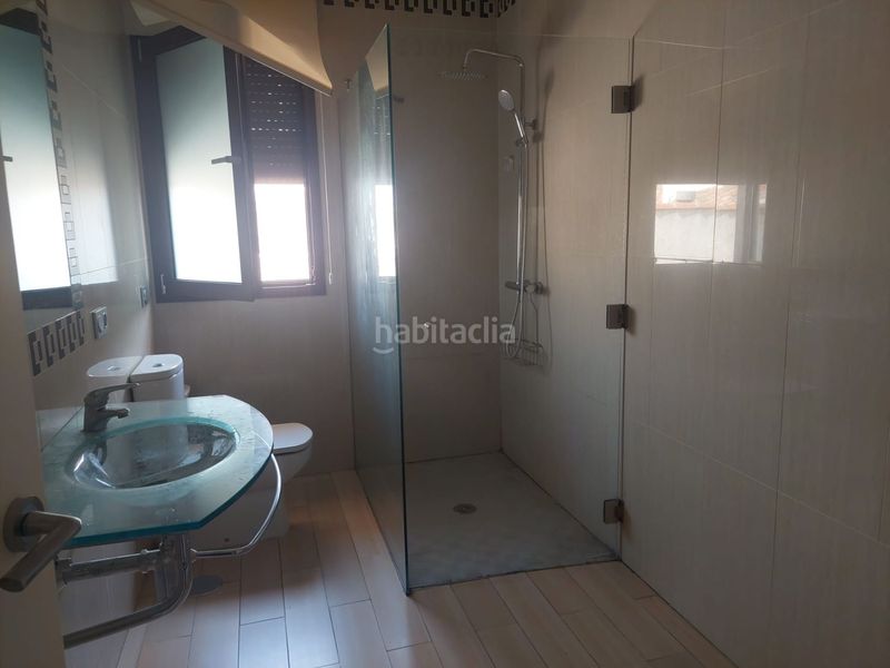 Foto fb930f8f-d4a0-4fbe-aa90-184e906e5976. Casa amb calefacció aparcament a Valdepeñas
