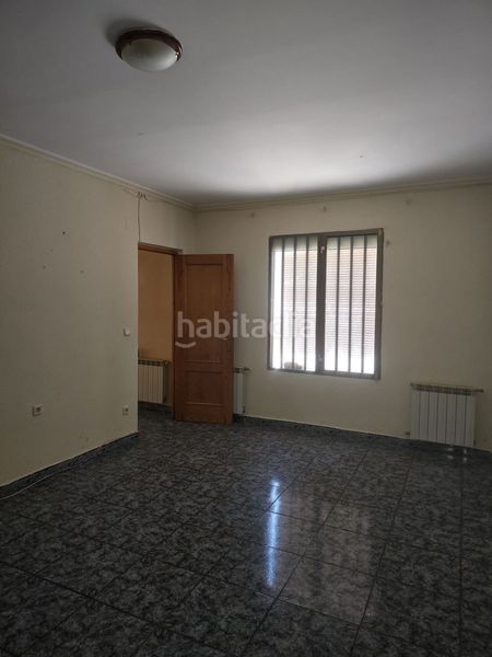 Foto 536ce957-abb9-4788-91af-3a13def276a2. Casa  en venta en nacional iv, 3 dormitorios. en Valdepeñas