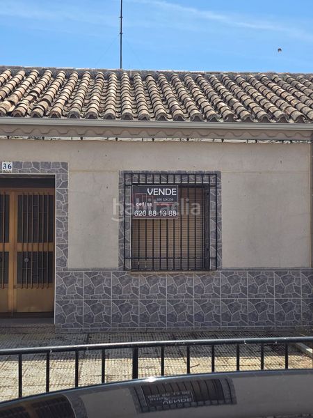 Foto b310d7db-4e70-479b-8e63-46a242b568e2. Casa  en venta en nacional iv, 3 dormitorios. en Valdepeñas