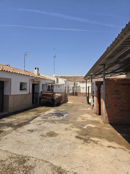 Foto eed9b6e9-2d69-48ed-b6d2-e65458ba2e37. Casa  en venta en nacional iv, 3 dormitorios. en Valdepeñas