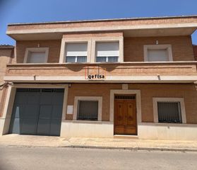 Casa in Valdepeñas. Casa en venta en centro salud, 7 dormitorios.