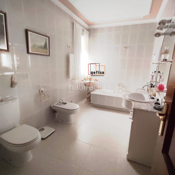 Foto 57c73c45-307f-4c93-a5e4-ccb233cbe06a. Casa  en venta en centro salud, 7 dormitorios. en Valdepeñas