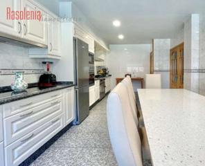 Chalet in Perillo. Gran chalet en oleiros en venta
