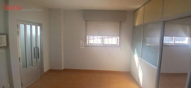 Foto 4a6dc1a8-b18b-49f9-88b0-661840d9ffc8. Rent office space in gutemberg 5 in Vioño Coruña (A)